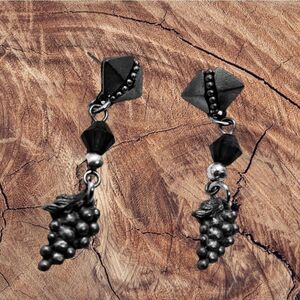 Dark silver grape cluster vines‎ earrings